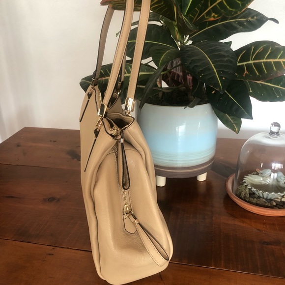 Coach Madison Carryall - Picture 5 of 12